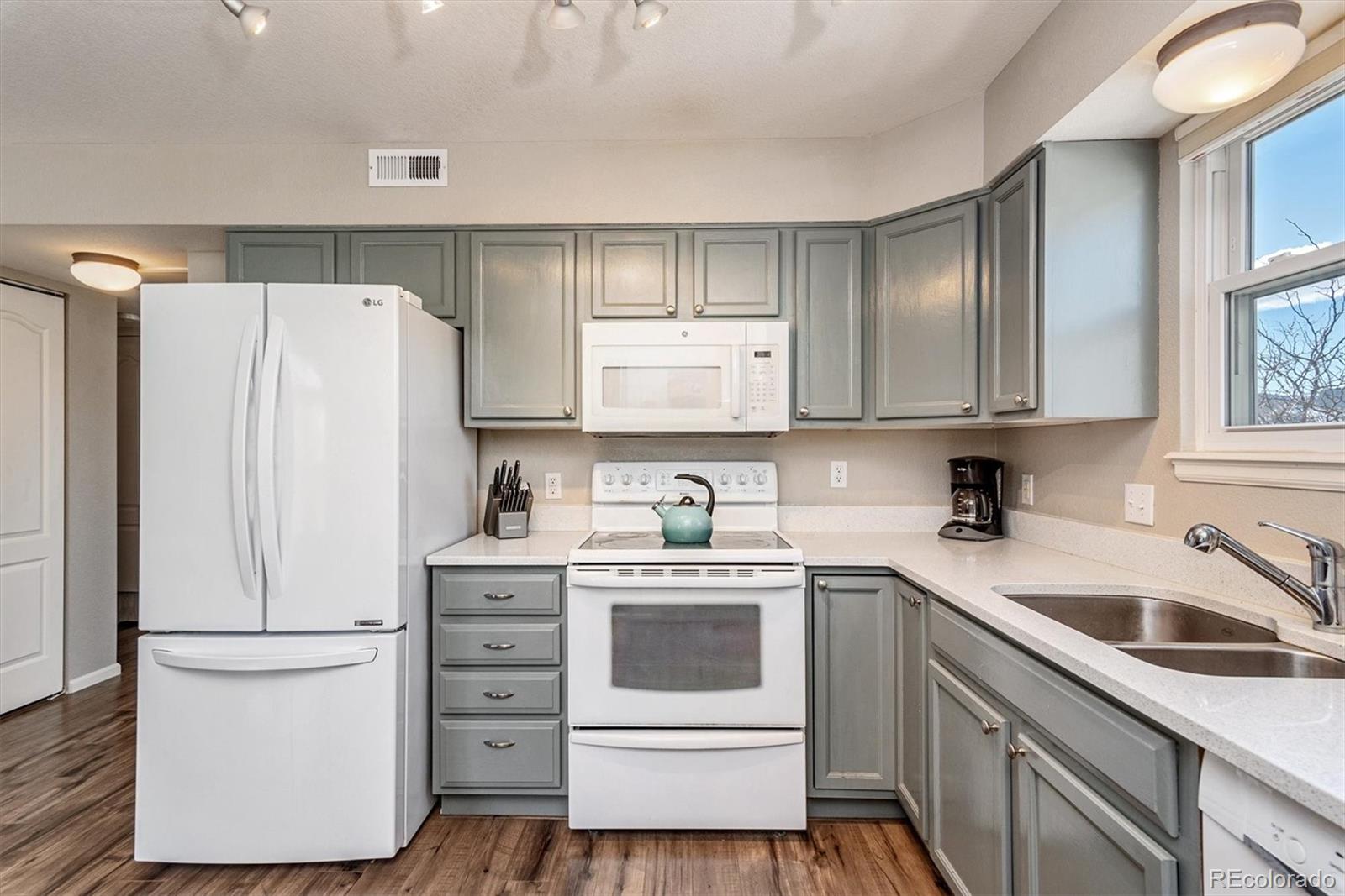 MLS Image #10 for 1661 s cole street,lakewood, Colorado