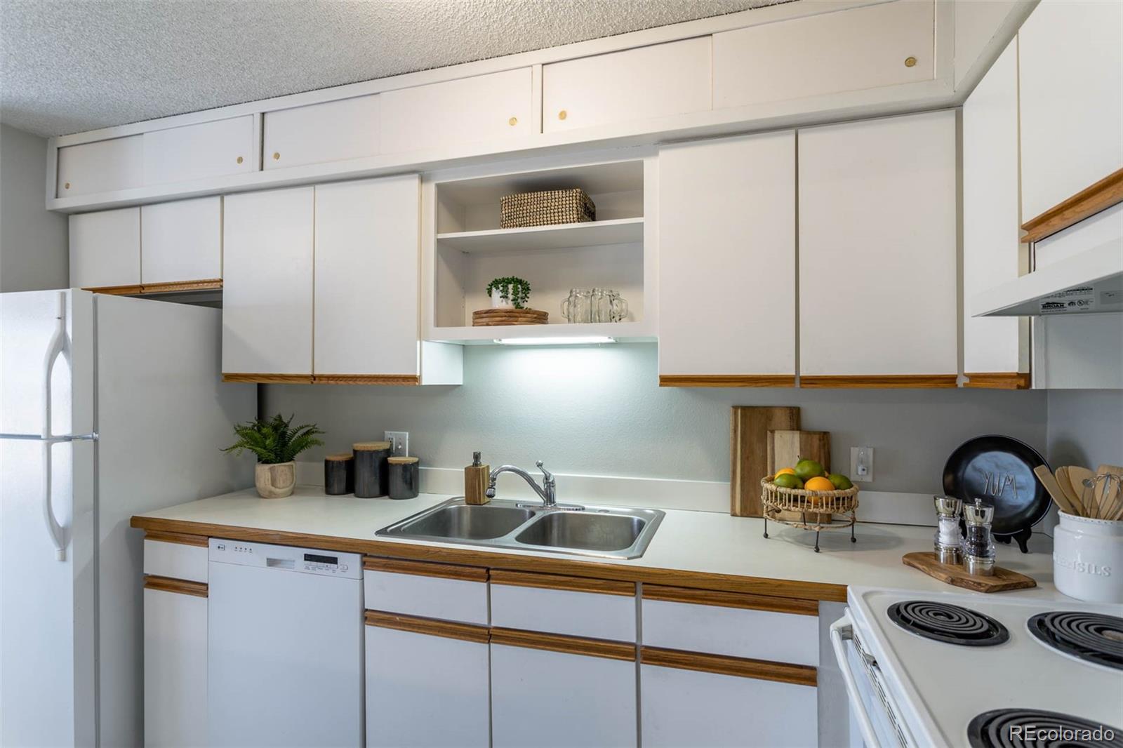 MLS Image #9 for 7165 s gaylord street,centennial, Colorado