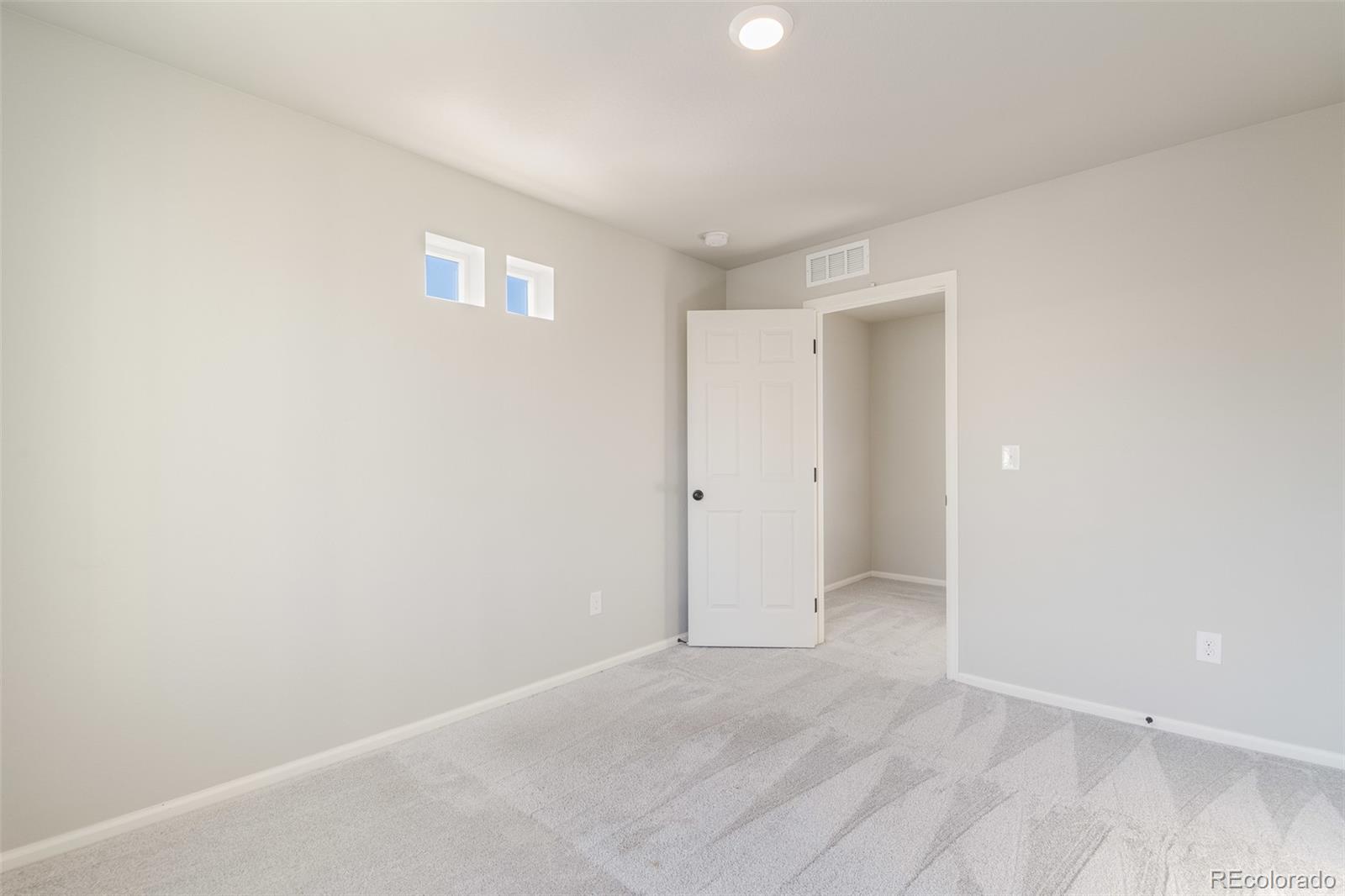 MLS Image #12 for 203 s old hammer court,aurora, Colorado