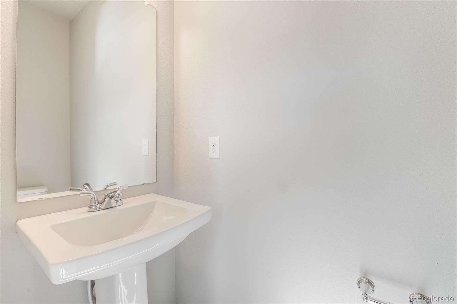 MLS Image #15 for 203 s old hammer court,aurora, Colorado