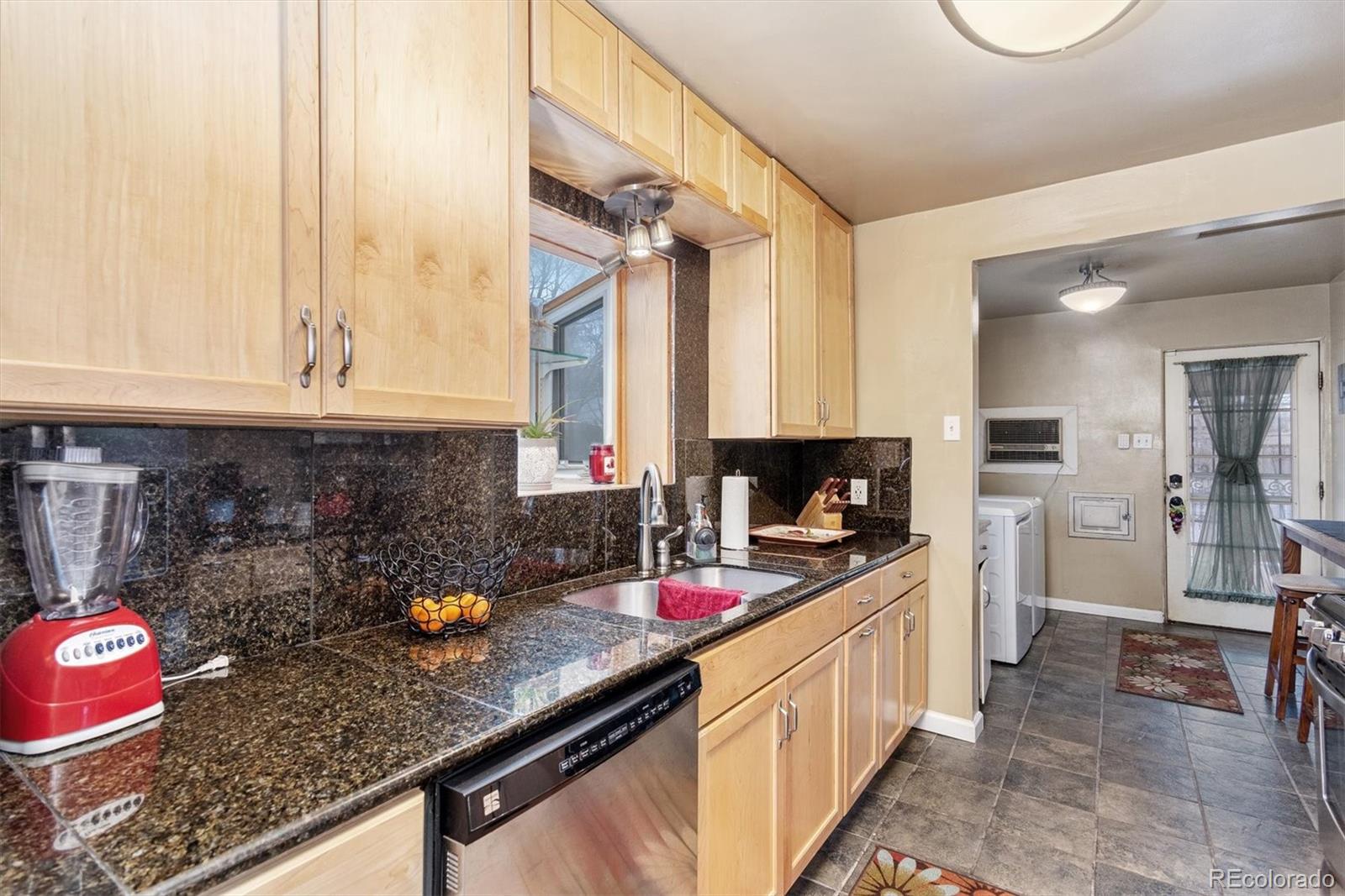 MLS Image #10 for 1555  quebec street,denver, Colorado