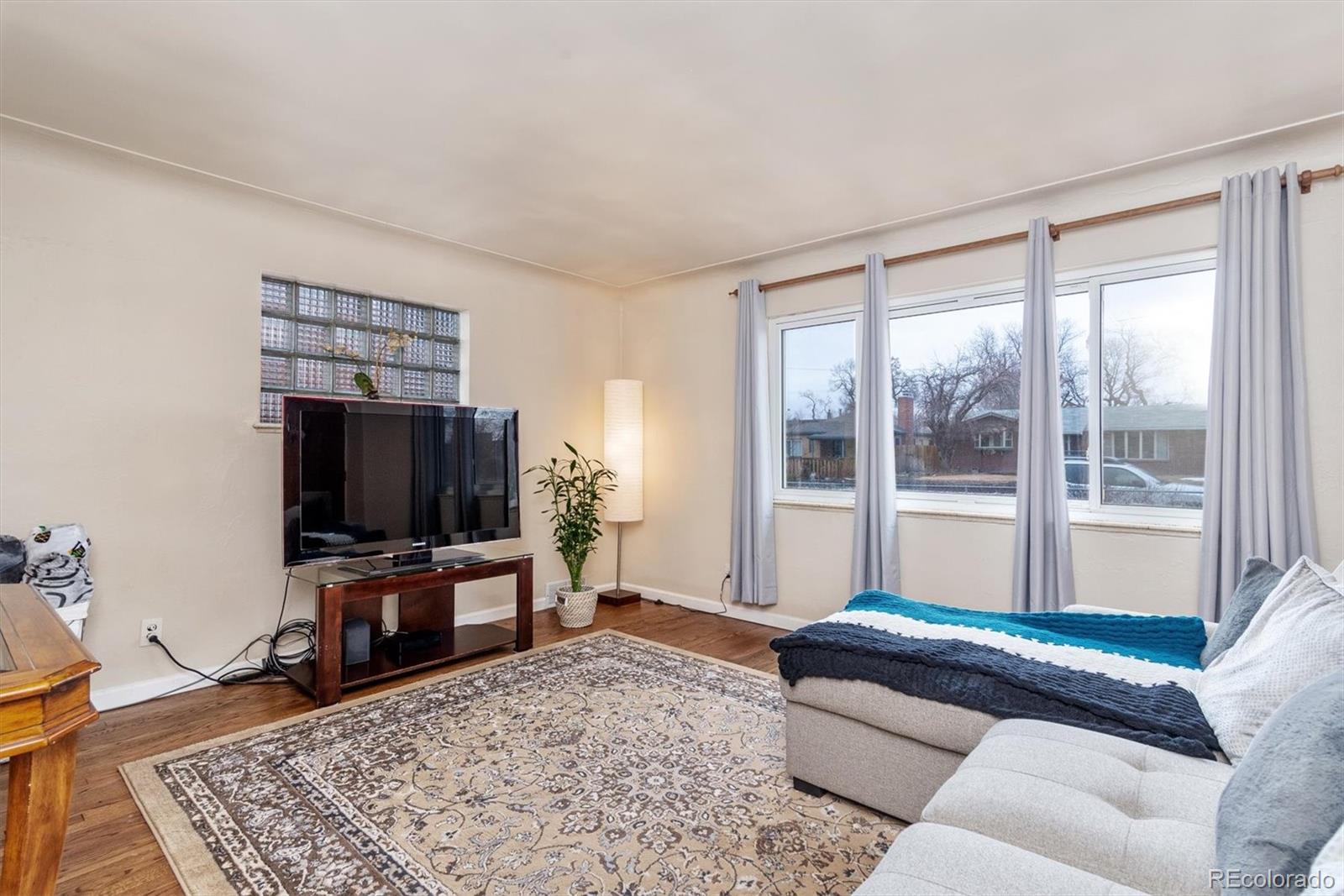 MLS Image #4 for 1555  quebec street,denver, Colorado