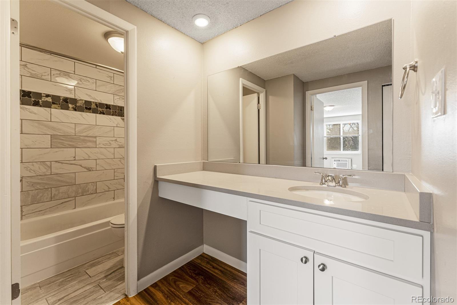 MLS Image #18 for 1302 s parker road,denver, Colorado