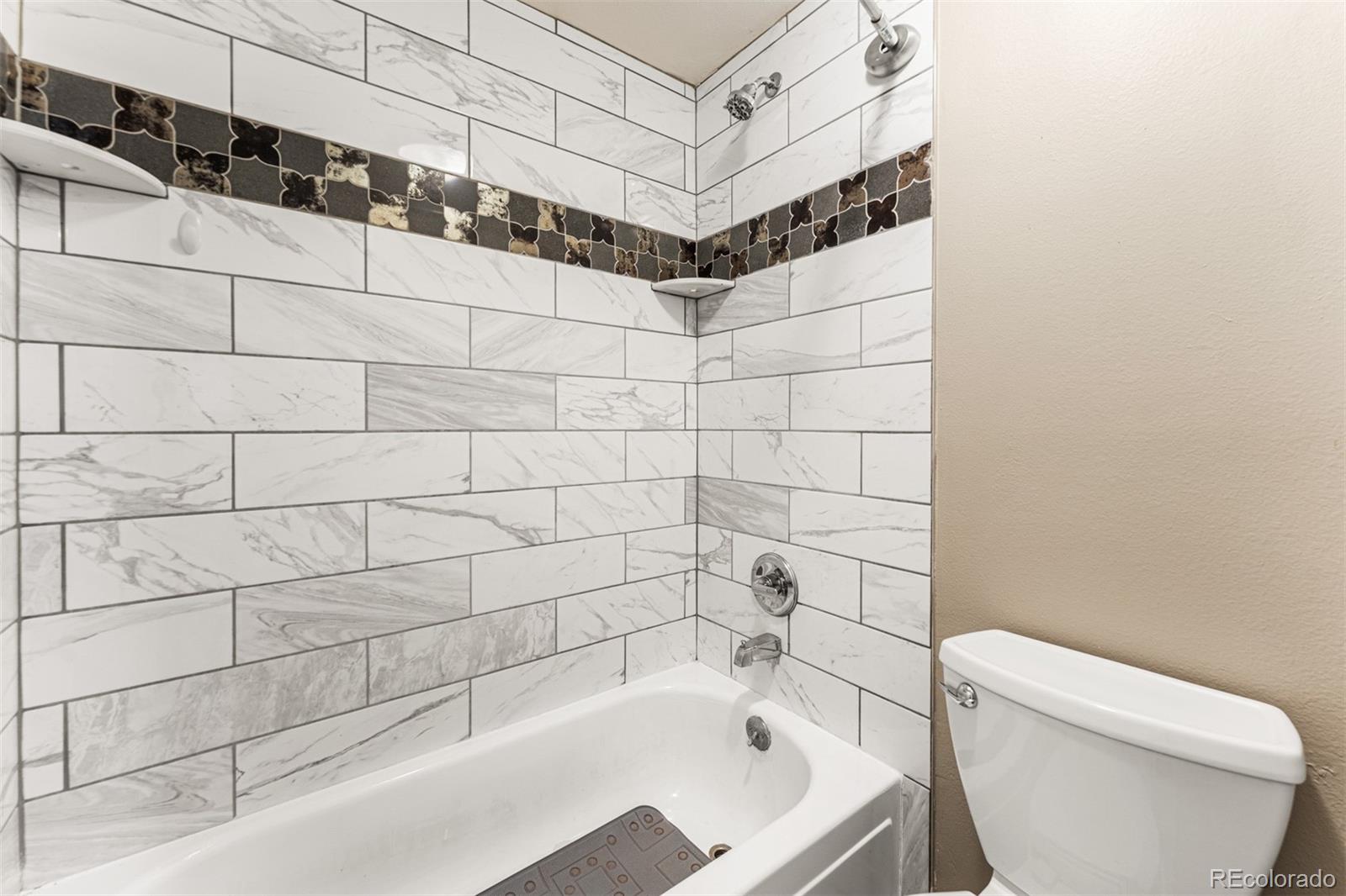 MLS Image #19 for 1302 s parker road,denver, Colorado