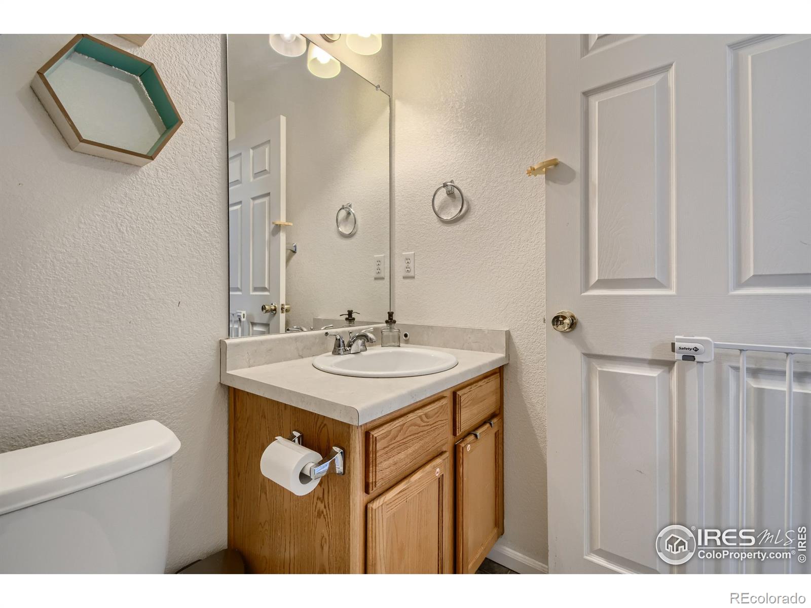 MLS Image #15 for 5588  jebel court,denver, Colorado