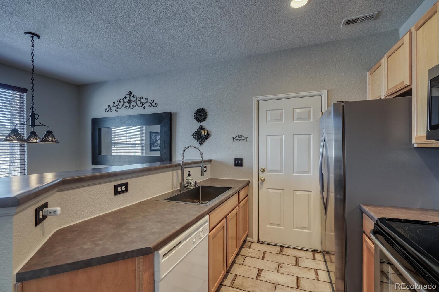 MLS Image #9 for 6703 s winnipeg circle,aurora, Colorado