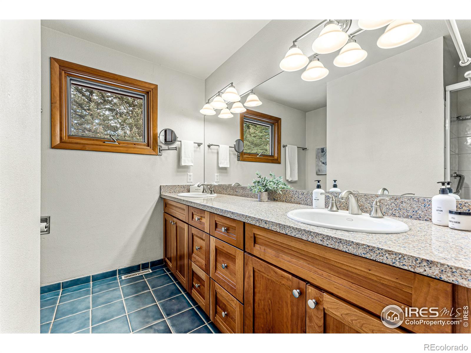 MLS Image #22 for 1418  deer trail road,boulder, Colorado