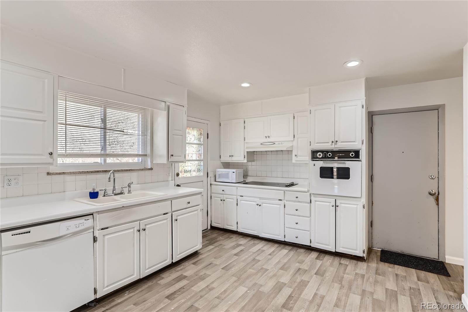 MLS Image #11 for 201  toledo street,aurora, Colorado