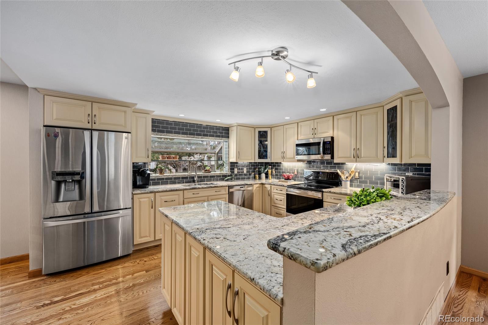 MLS Image #6 for 7470 s steele circle,centennial, Colorado