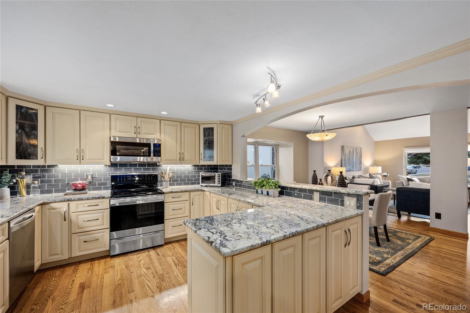 MLS Image #7 for 7470 s steele circle,centennial, Colorado