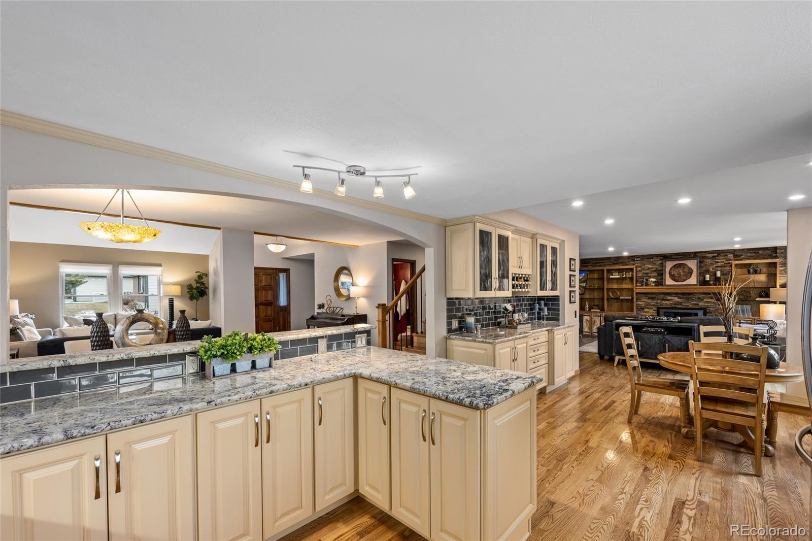 MLS Image #8 for 7470 s steele circle,centennial, Colorado