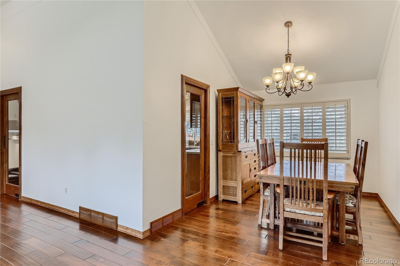 MLS Image #6 for 7552 e mansfield avenue,denver, Colorado