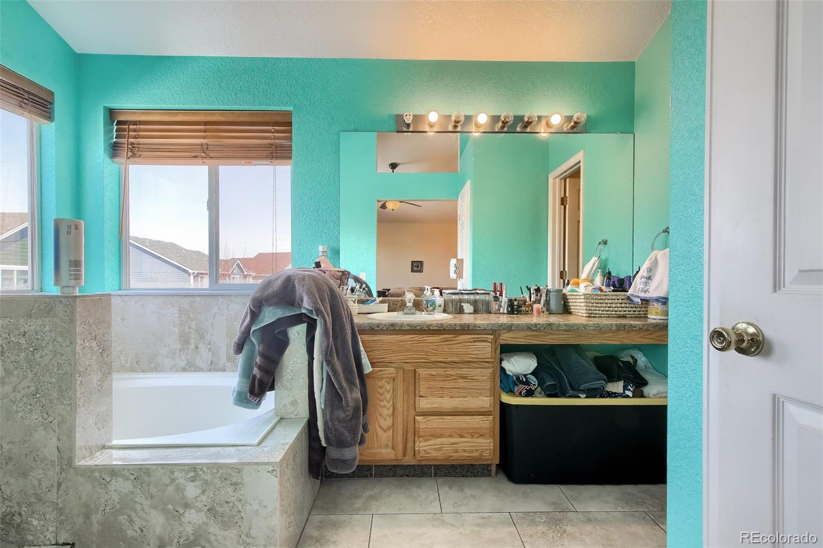 MLS Image #14 for 5541  helena court,denver, Colorado