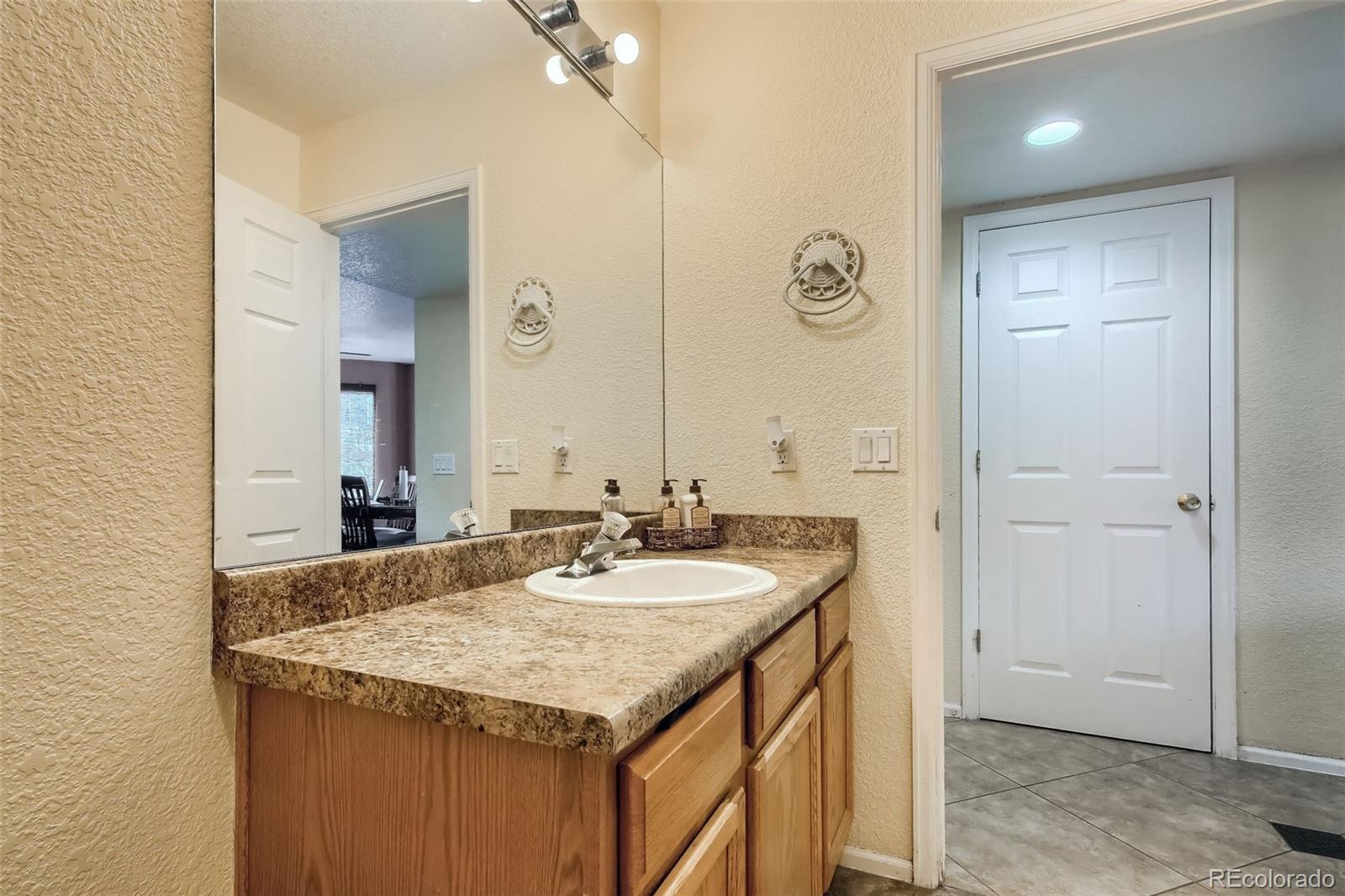 MLS Image #21 for 5541  helena court,denver, Colorado