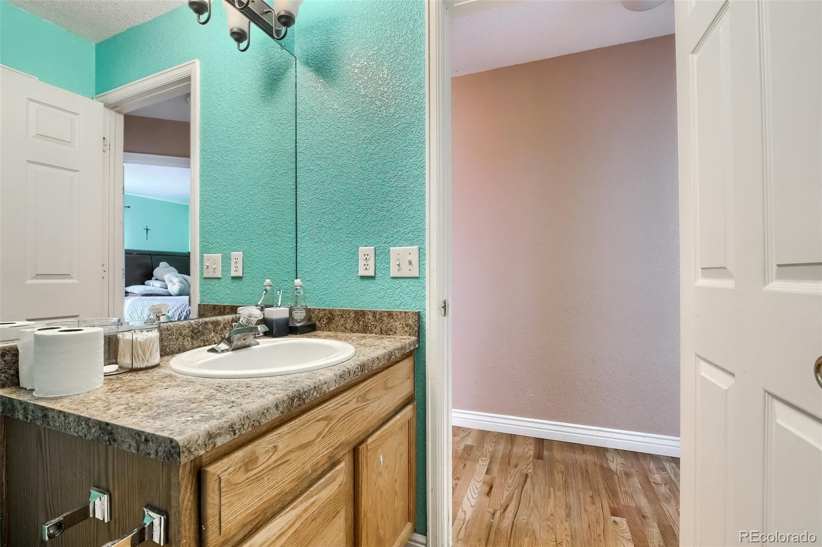 MLS Image #23 for 5541  helena court,denver, Colorado