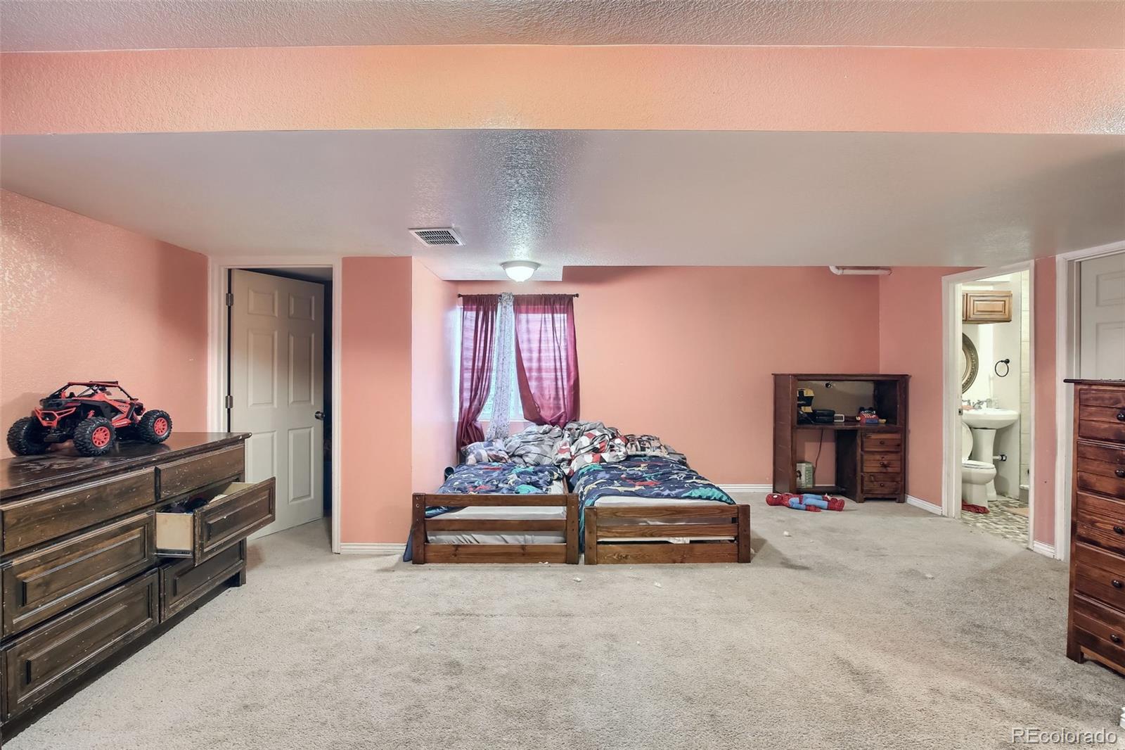 MLS Image #26 for 5541  helena court,denver, Colorado