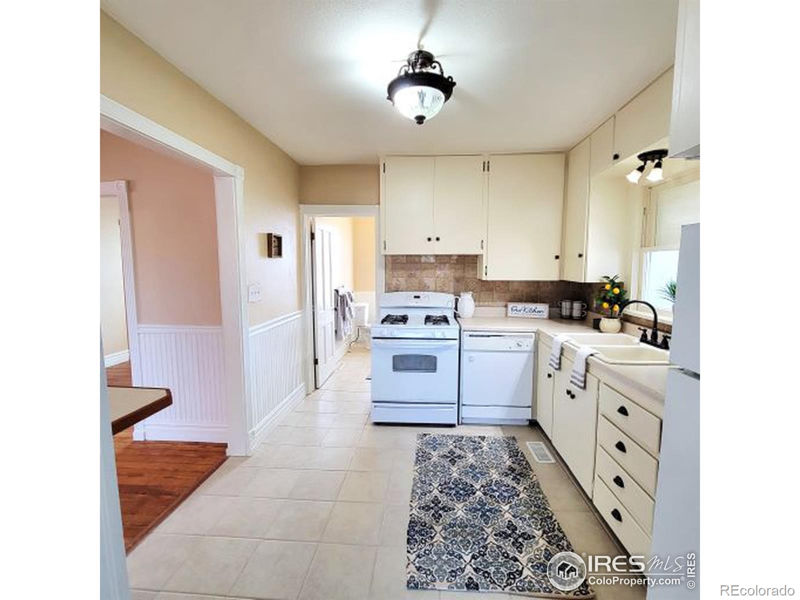 MLS Image #14 for 1049 e 1st street,loveland, Colorado