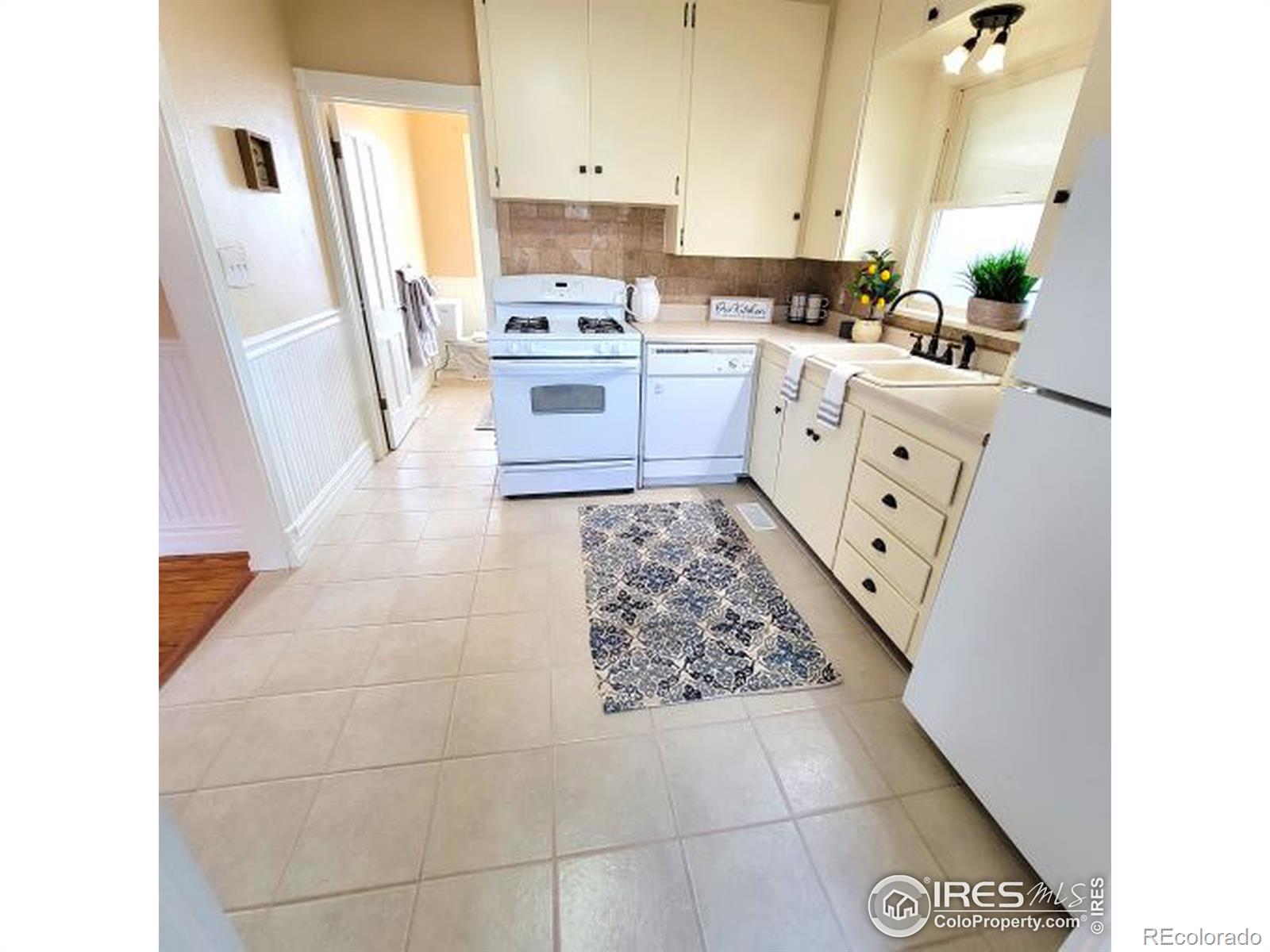 MLS Image #15 for 1049 e 1st street,loveland, Colorado