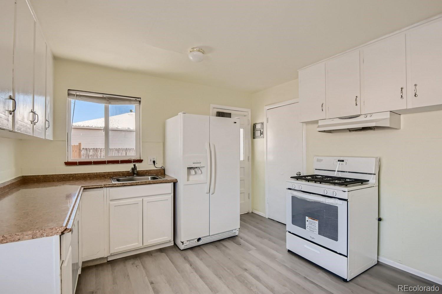 MLS Image #10 for 860  oakland street,aurora, Colorado
