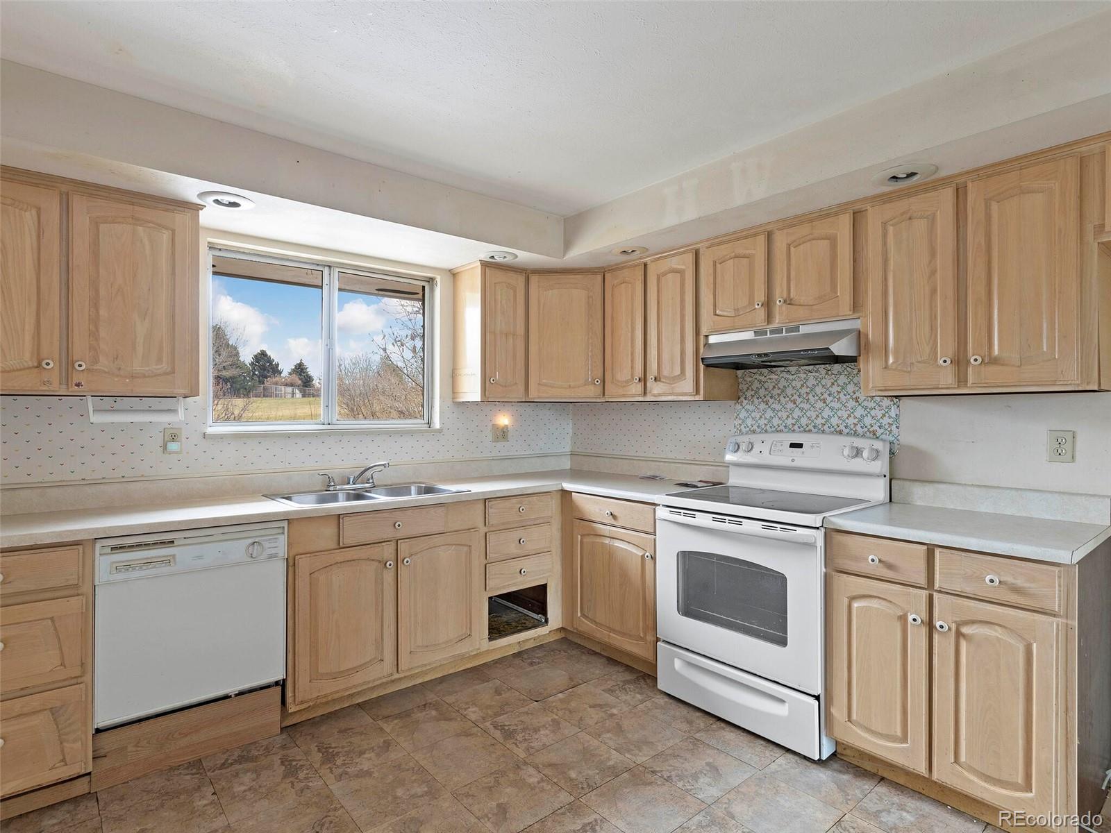 MLS Image #3 for 7130 s eudora court,centennial, Colorado