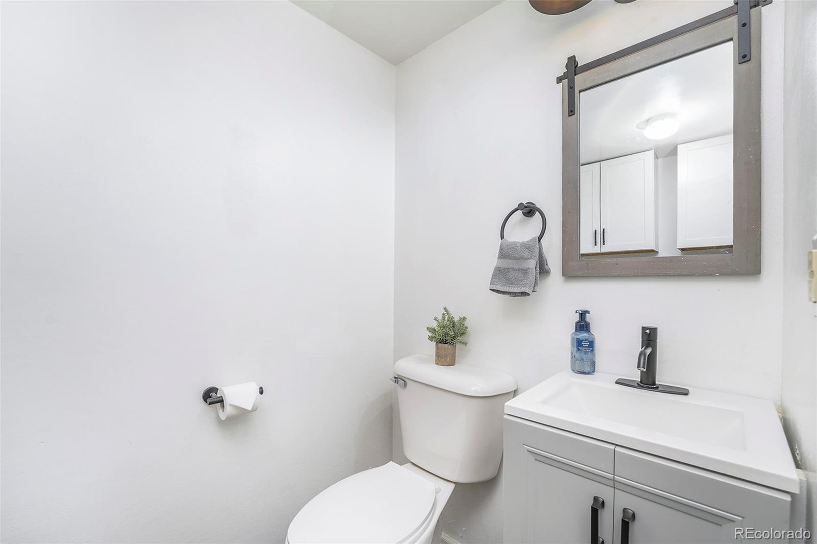 MLS Image #6 for 10410 w jewell avenue,lakewood, Colorado