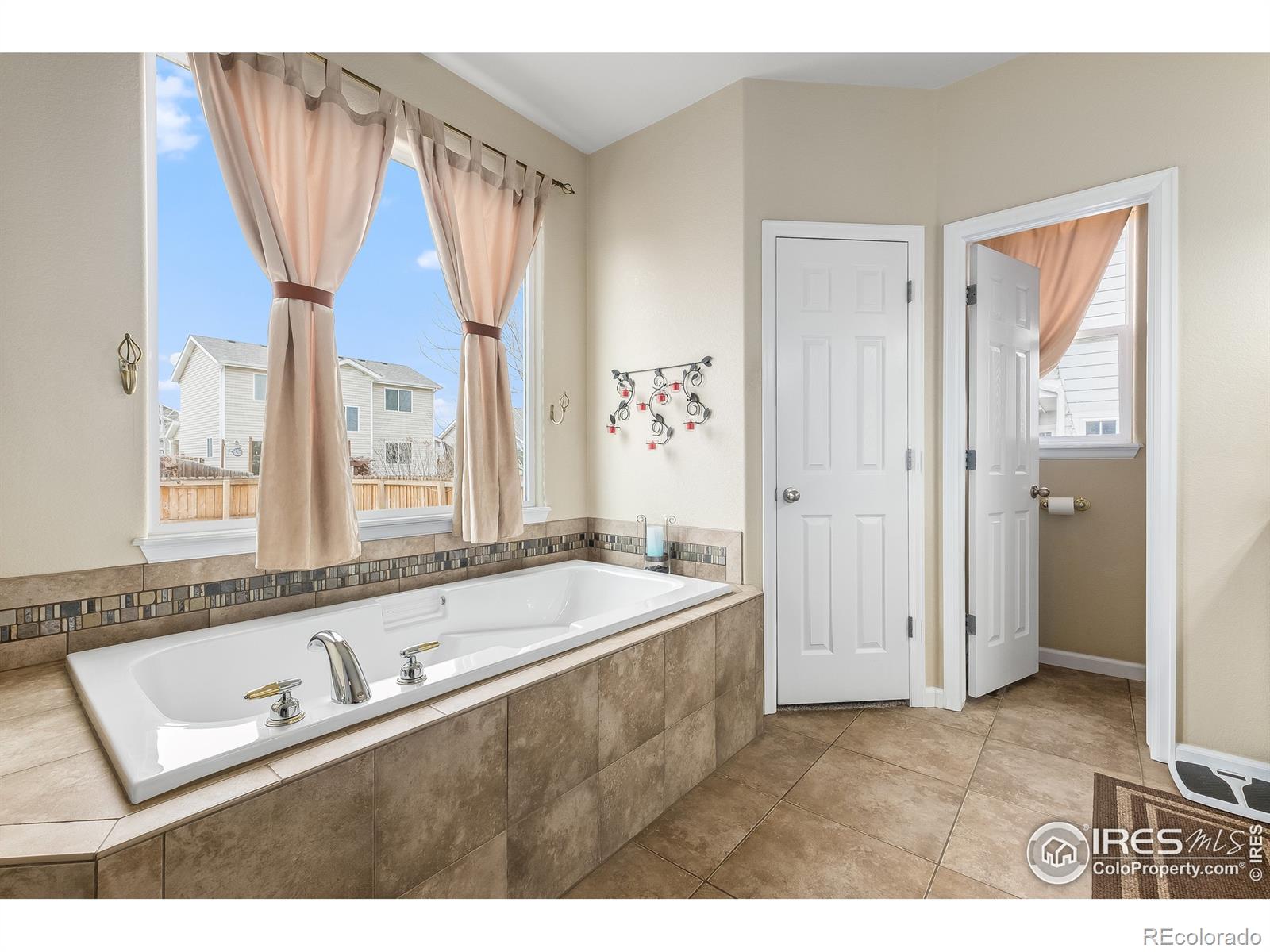 MLS Image #17 for 320  granite way,johnstown, Colorado
