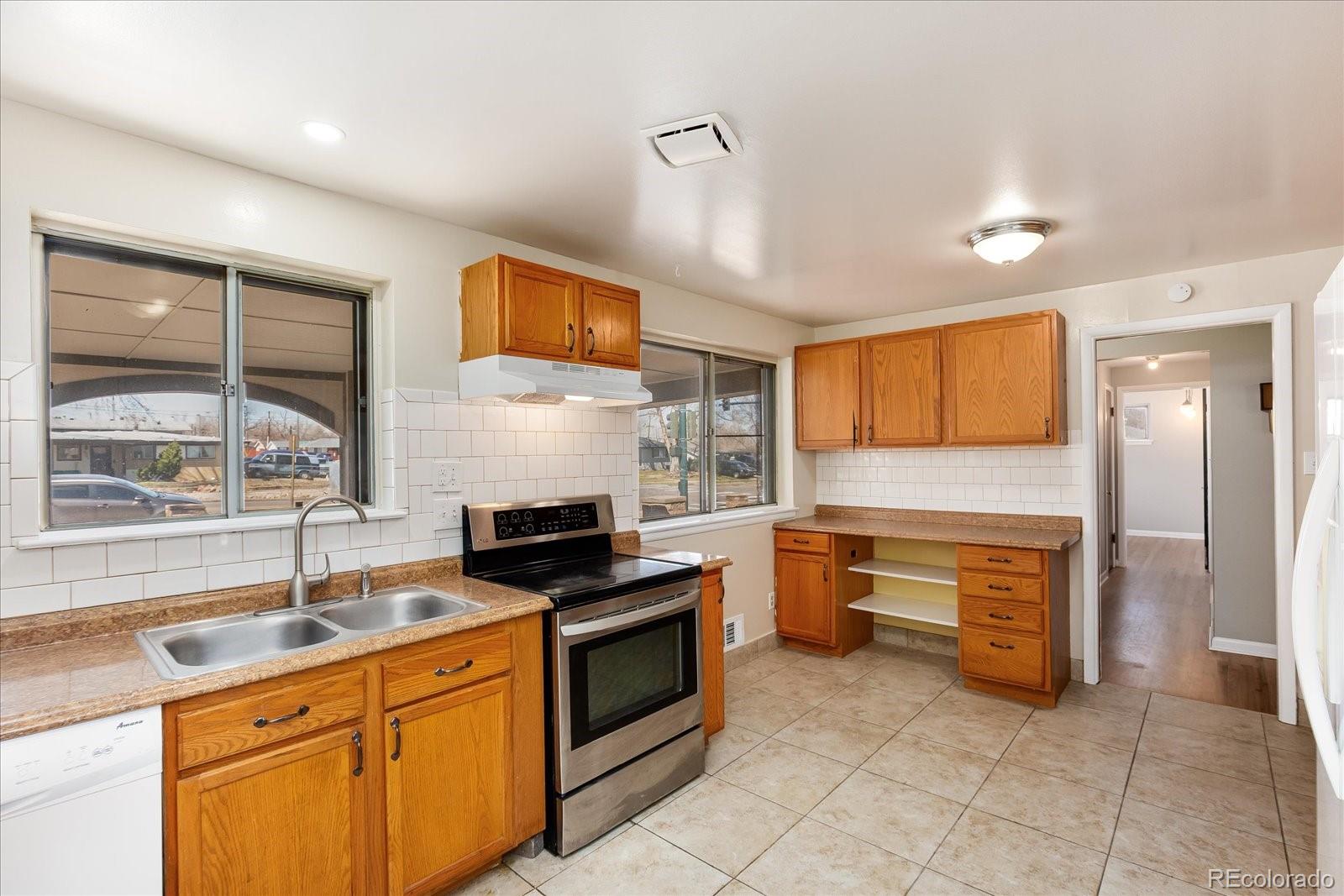 MLS Image #11 for 2700 s lowell boulevard,denver, Colorado