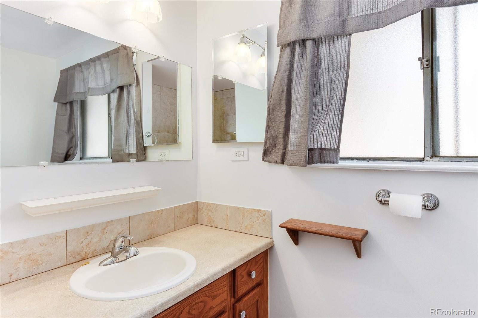 MLS Image #15 for 2700 s lowell boulevard,denver, Colorado