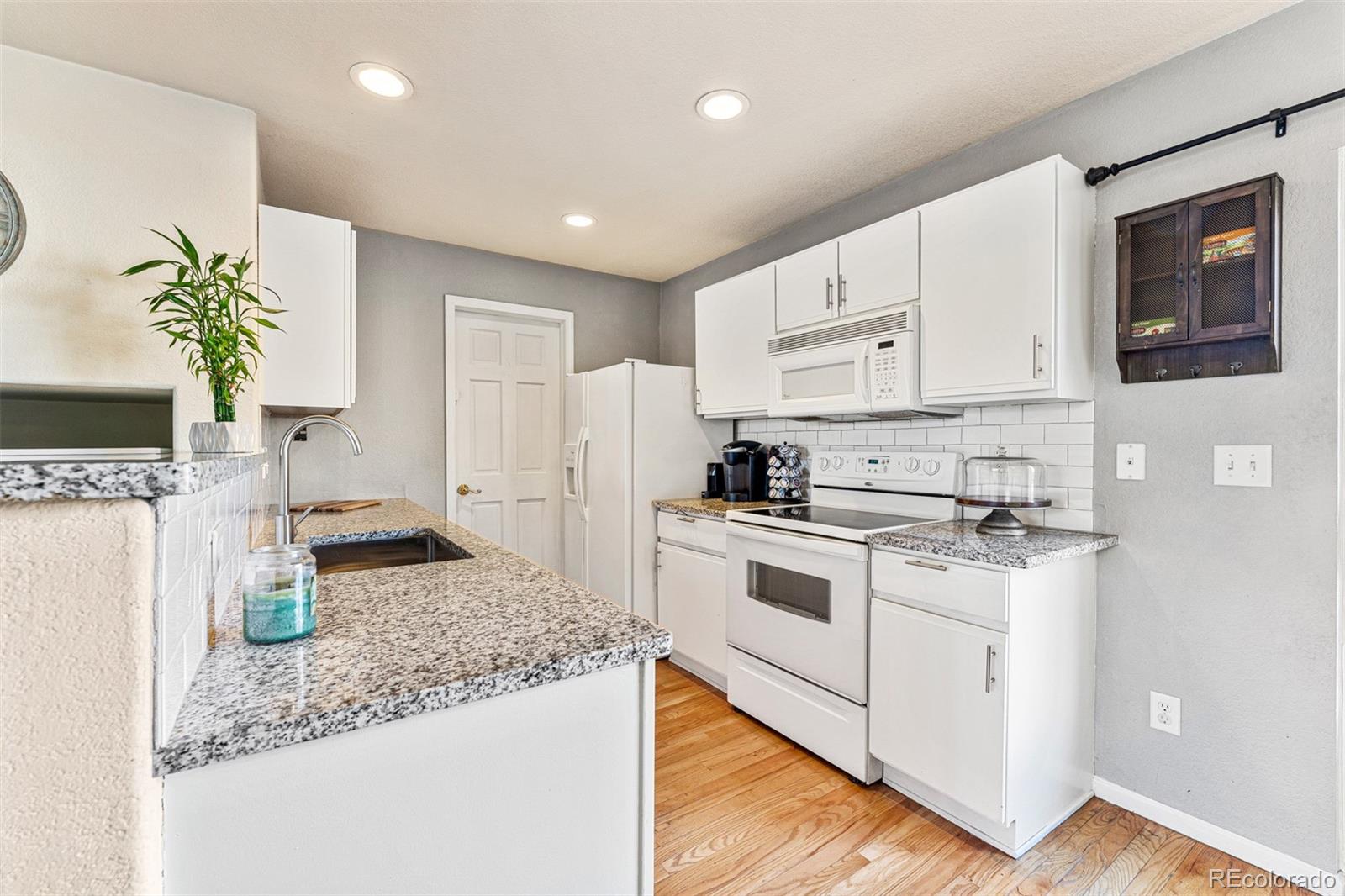 MLS Image #6 for 4211 w kenyon avenue,denver, Colorado