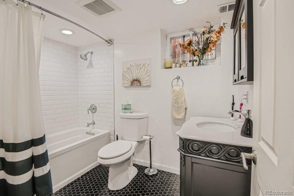 MLS Image #18 for 1637  elm street,denver, Colorado