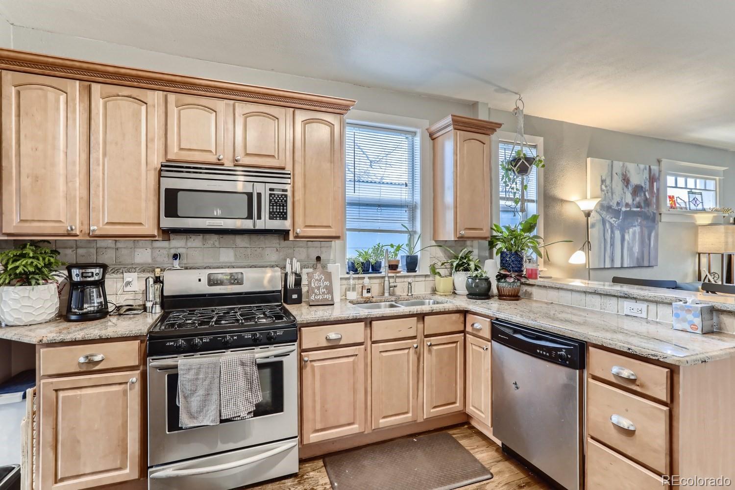 MLS Image #6 for 1819 s lincoln street,denver, Colorado