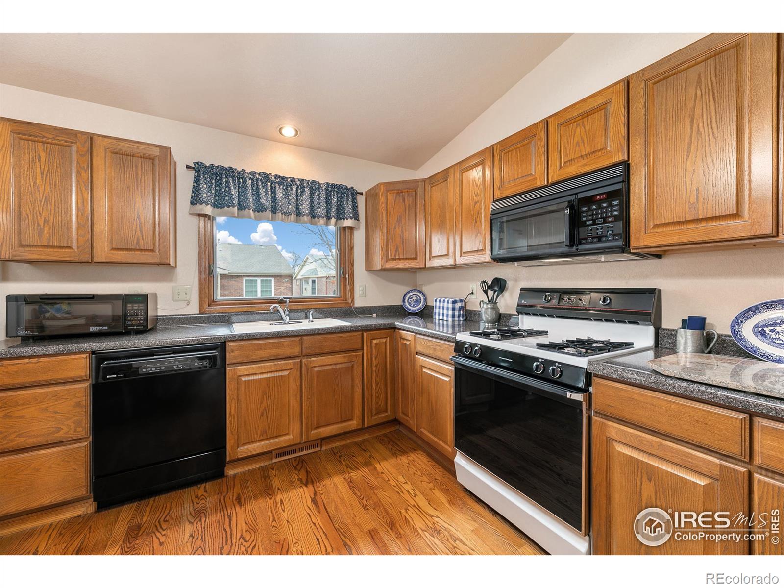 MLS Image #12 for 1143  muirfield way,fort collins, Colorado