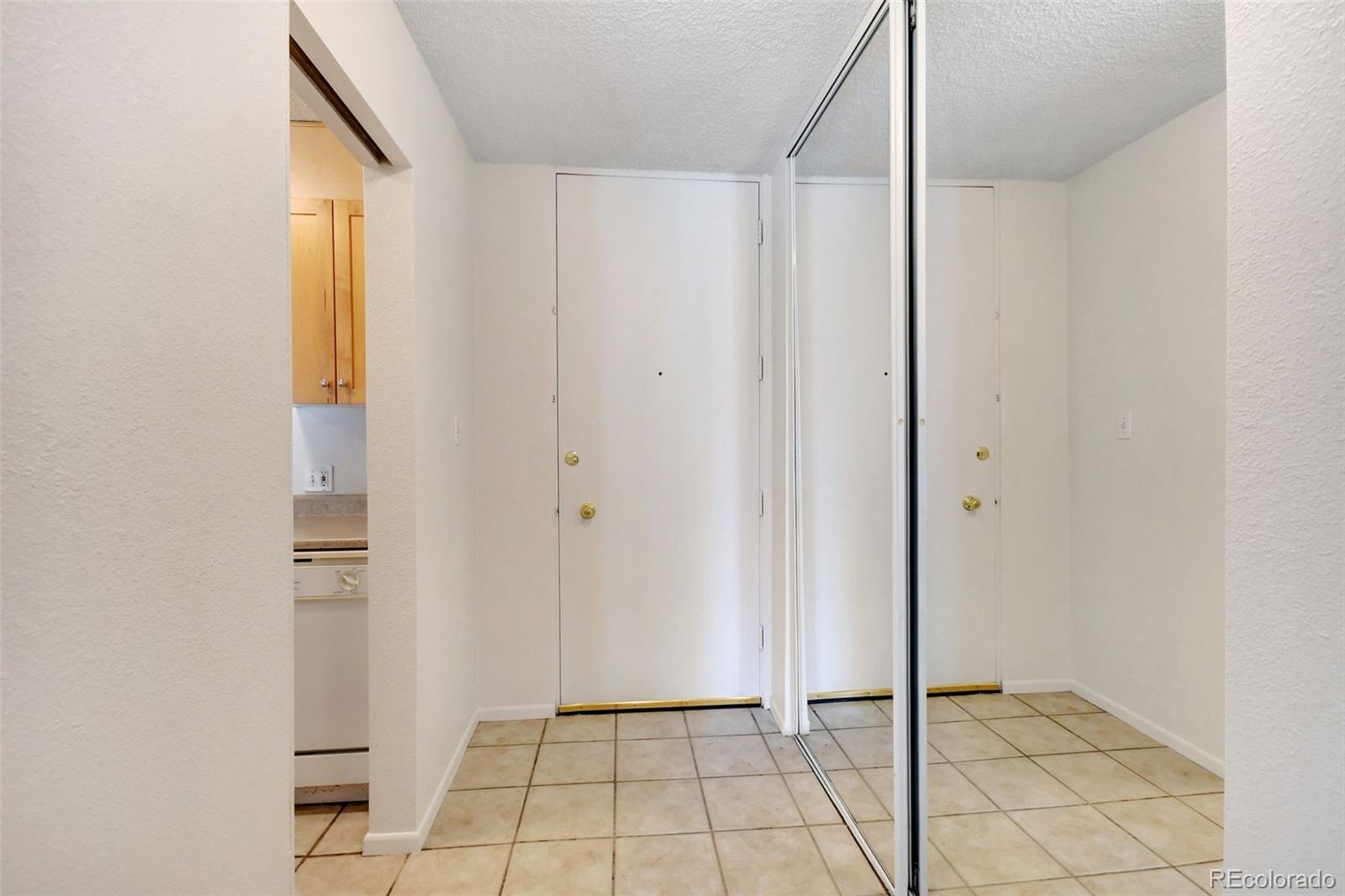 MLS Image #10 for 2500 s york street,denver, Colorado