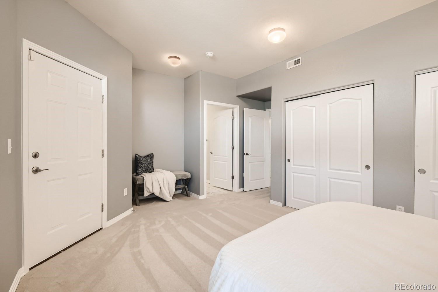 MLS Image #12 for 940 s locust street,denver, Colorado