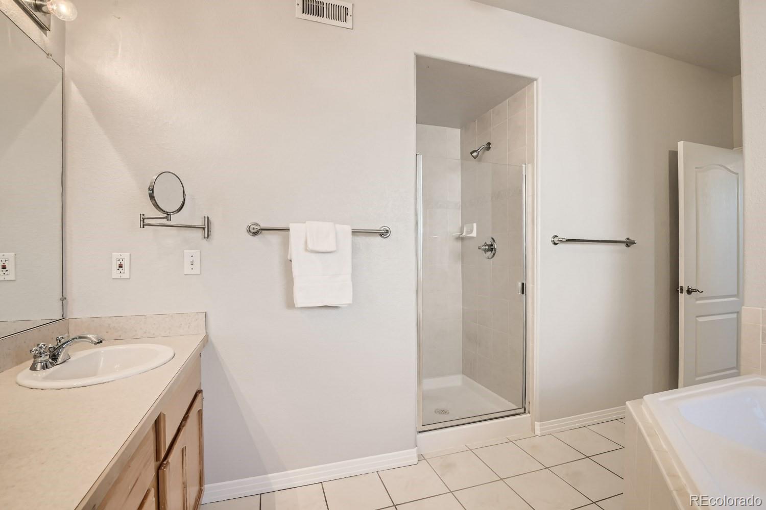 MLS Image #15 for 940 s locust street,denver, Colorado