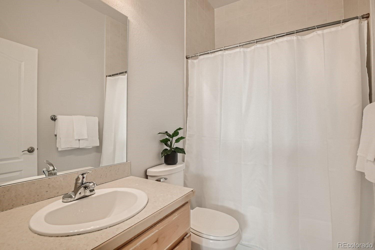 MLS Image #19 for 940 s locust street,denver, Colorado