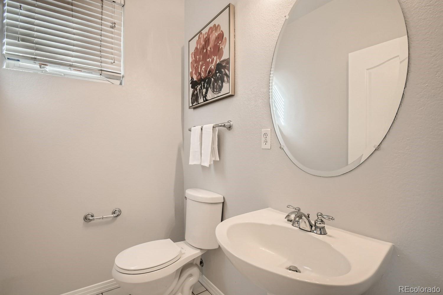 MLS Image #9 for 940 s locust street,denver, Colorado