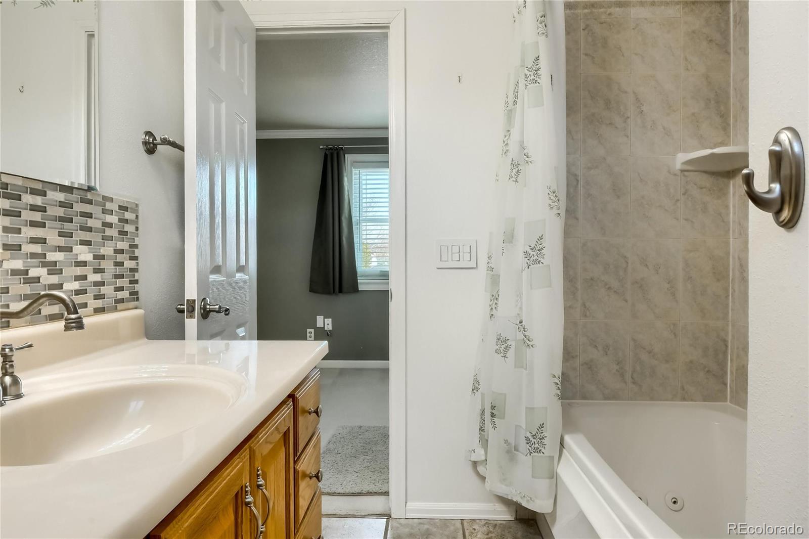 MLS Image #15 for 19471 e buchanan place,aurora, Colorado