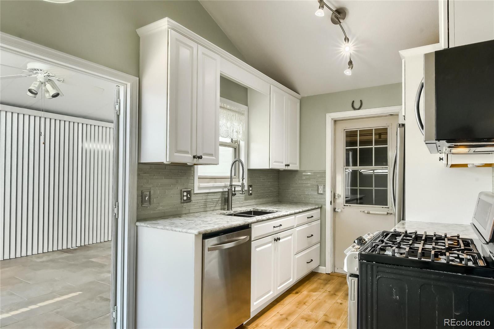 MLS Image #5 for 19471 e buchanan place,aurora, Colorado
