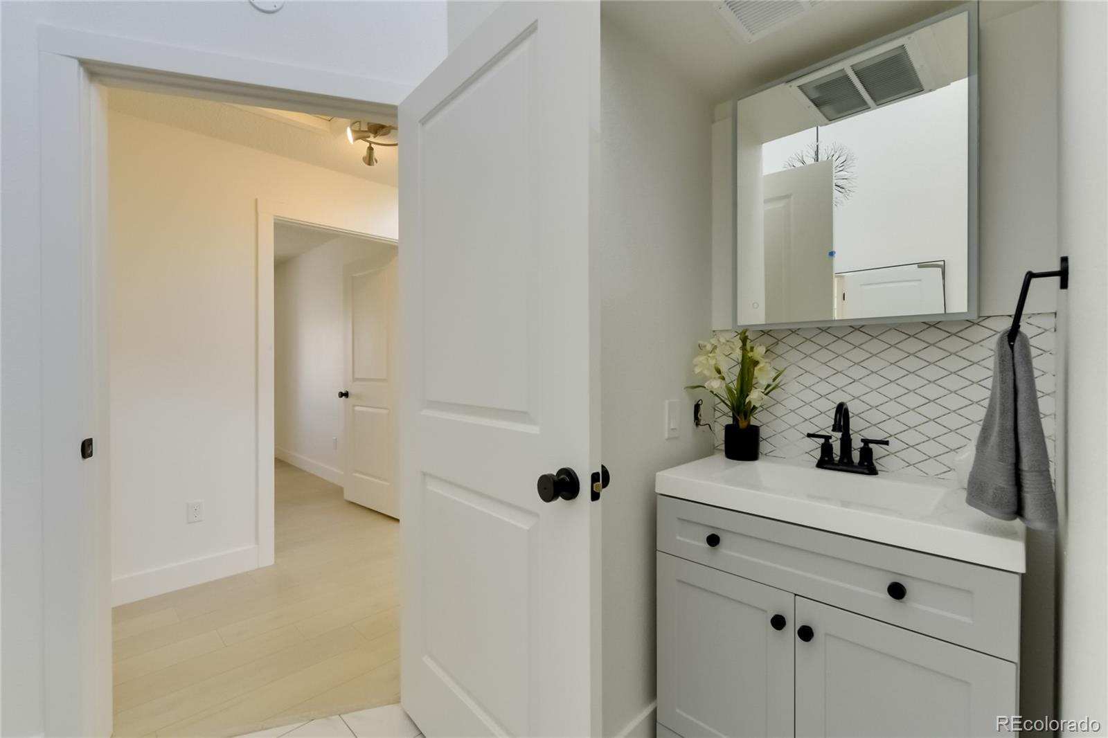 MLS Image #18 for 2215 s decatur street,denver, Colorado