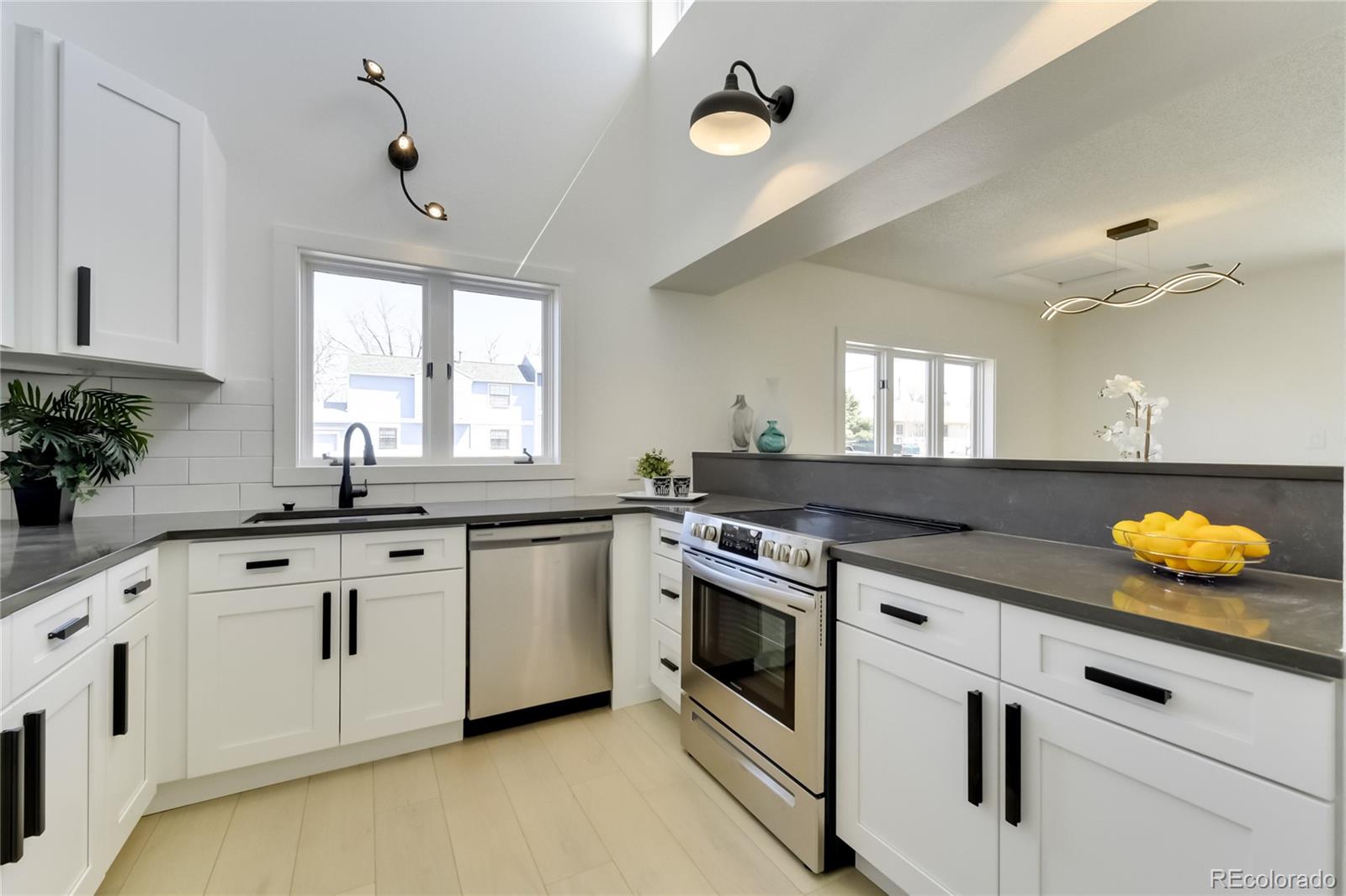 MLS Image #4 for 2215 s decatur street,denver, Colorado