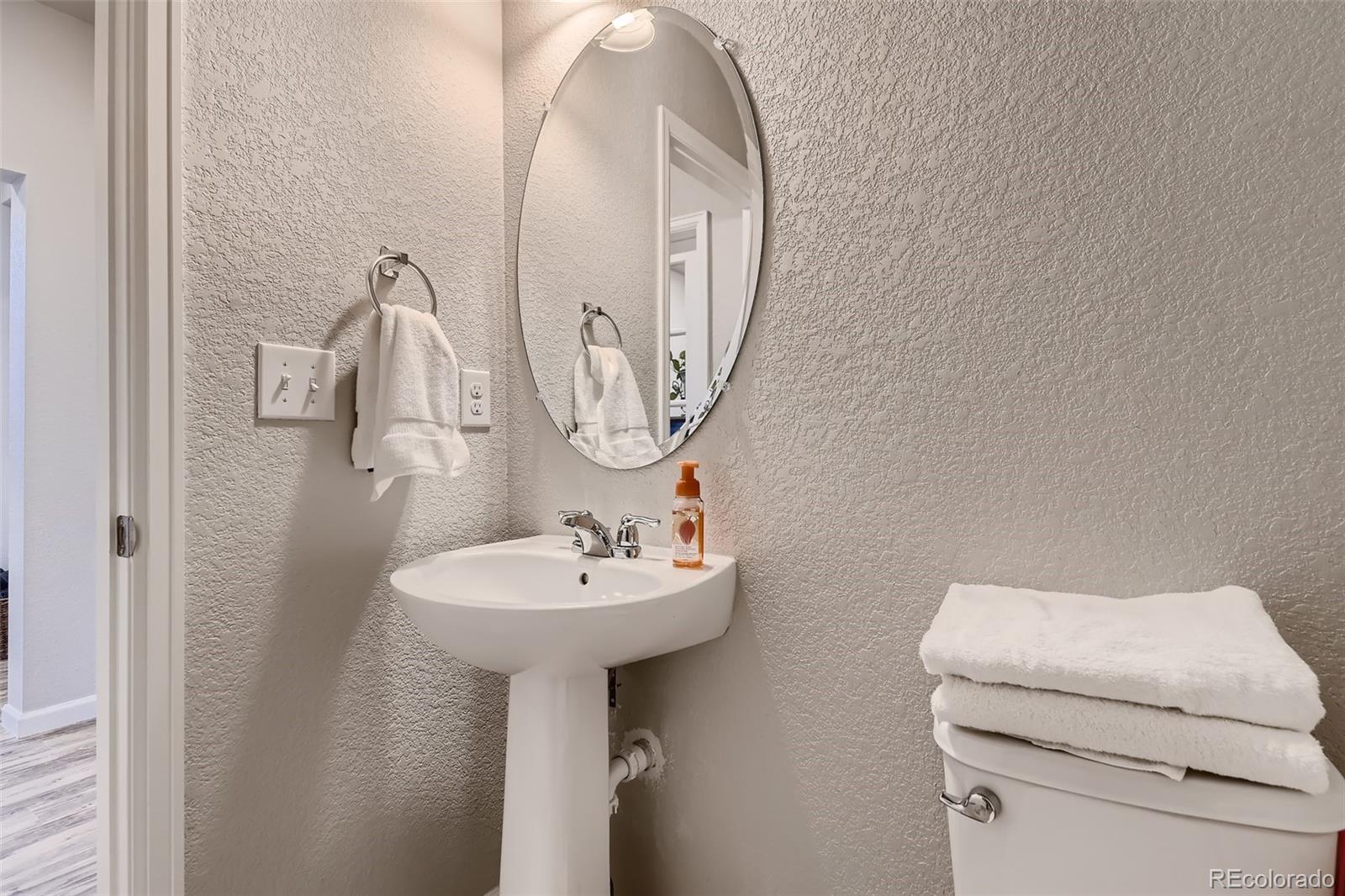 MLS Image #10 for 26839 e 1st place,aurora, Colorado