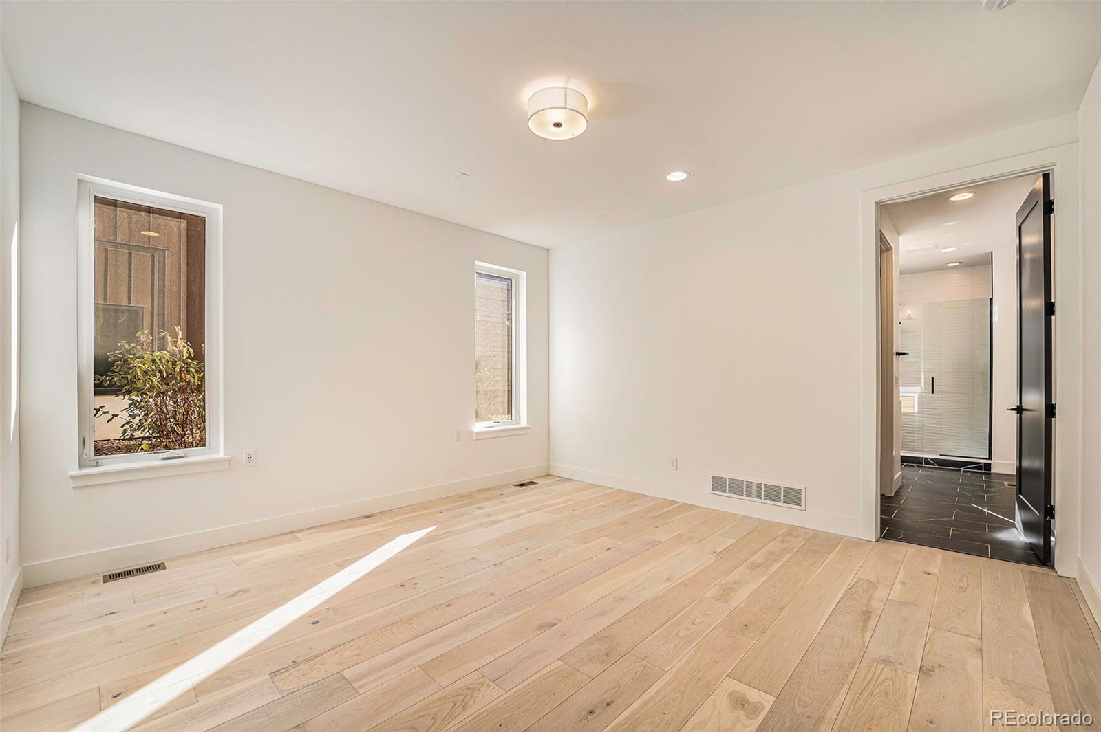 MLS Image #9 for 6920 e lowry boulevard,denver, Colorado