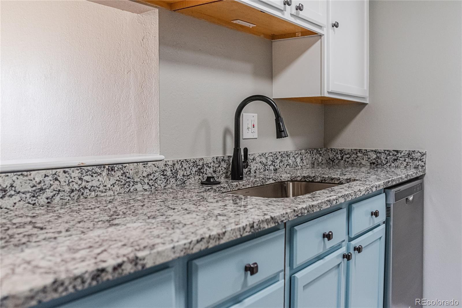 MLS Image #18 for 62  newark street,aurora, Colorado