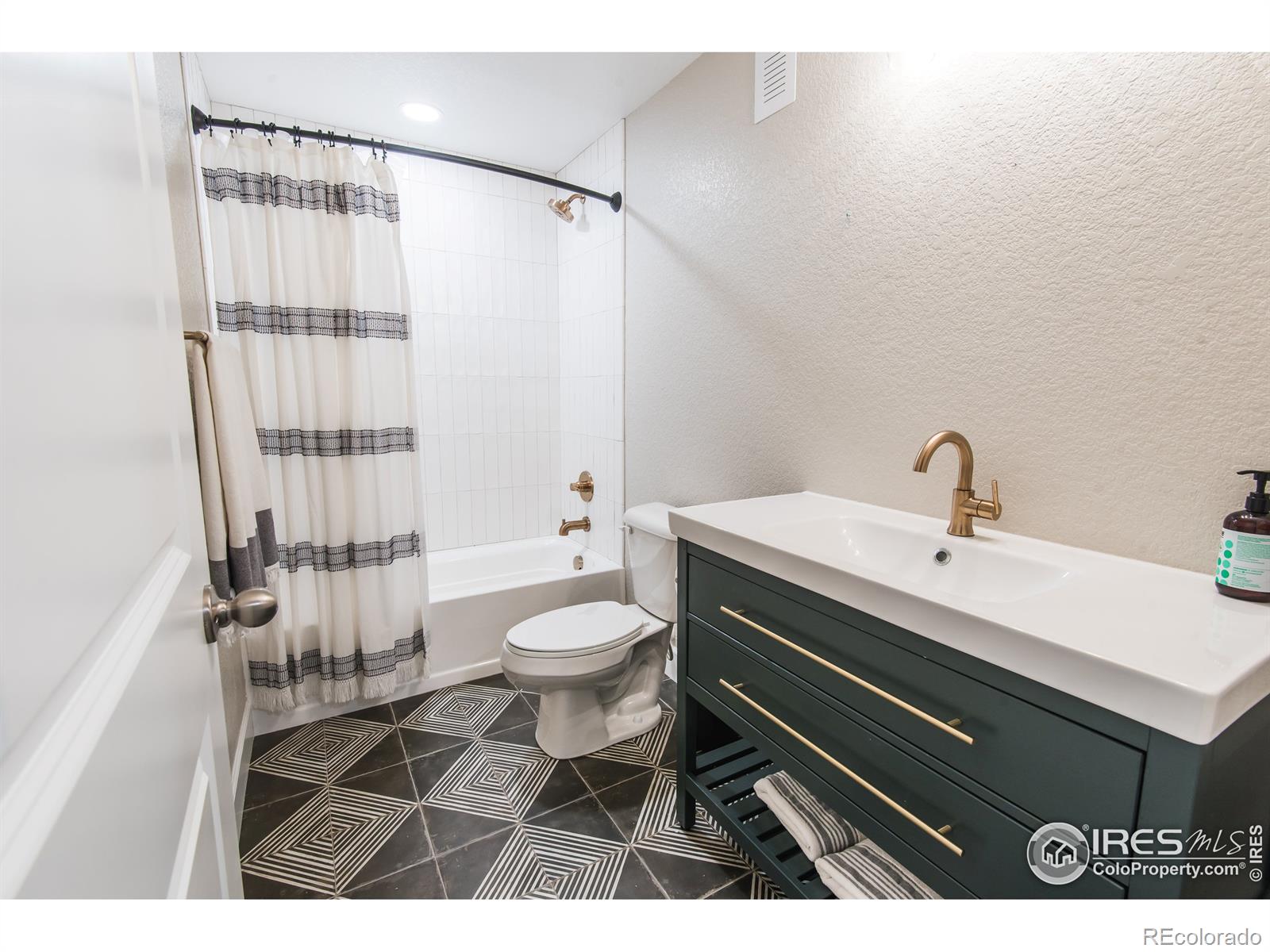 MLS Image #32 for 515  pikes view drive,erie, Colorado
