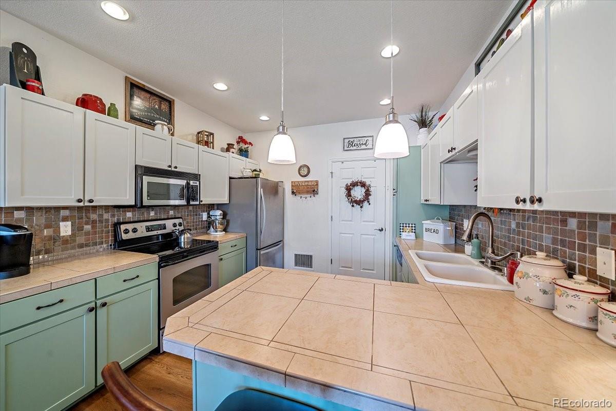 MLS Image #8 for 22560 e ontario drive,aurora, Colorado