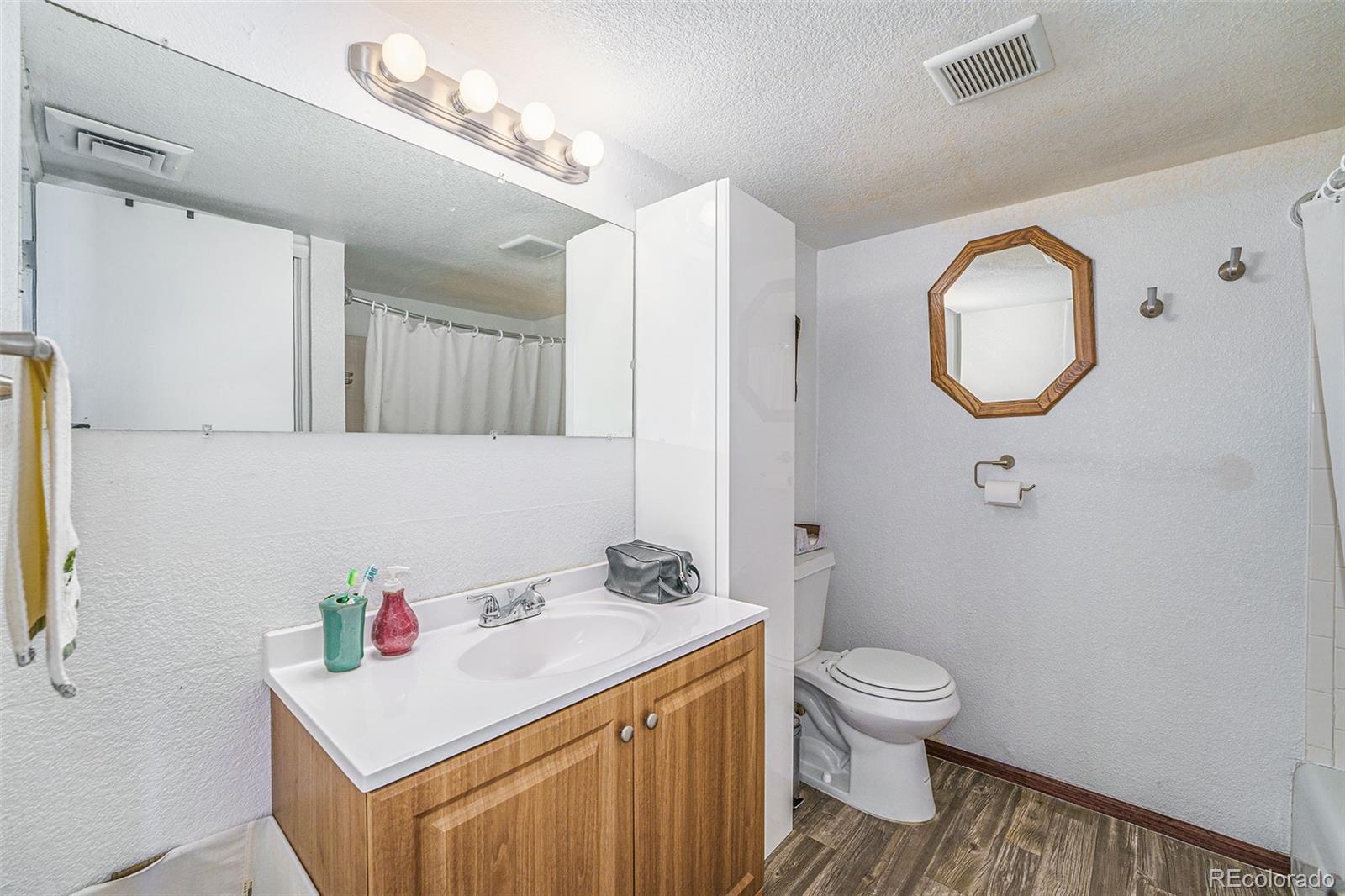 MLS Image #4 for 3325 s monaco parkway,denver, Colorado