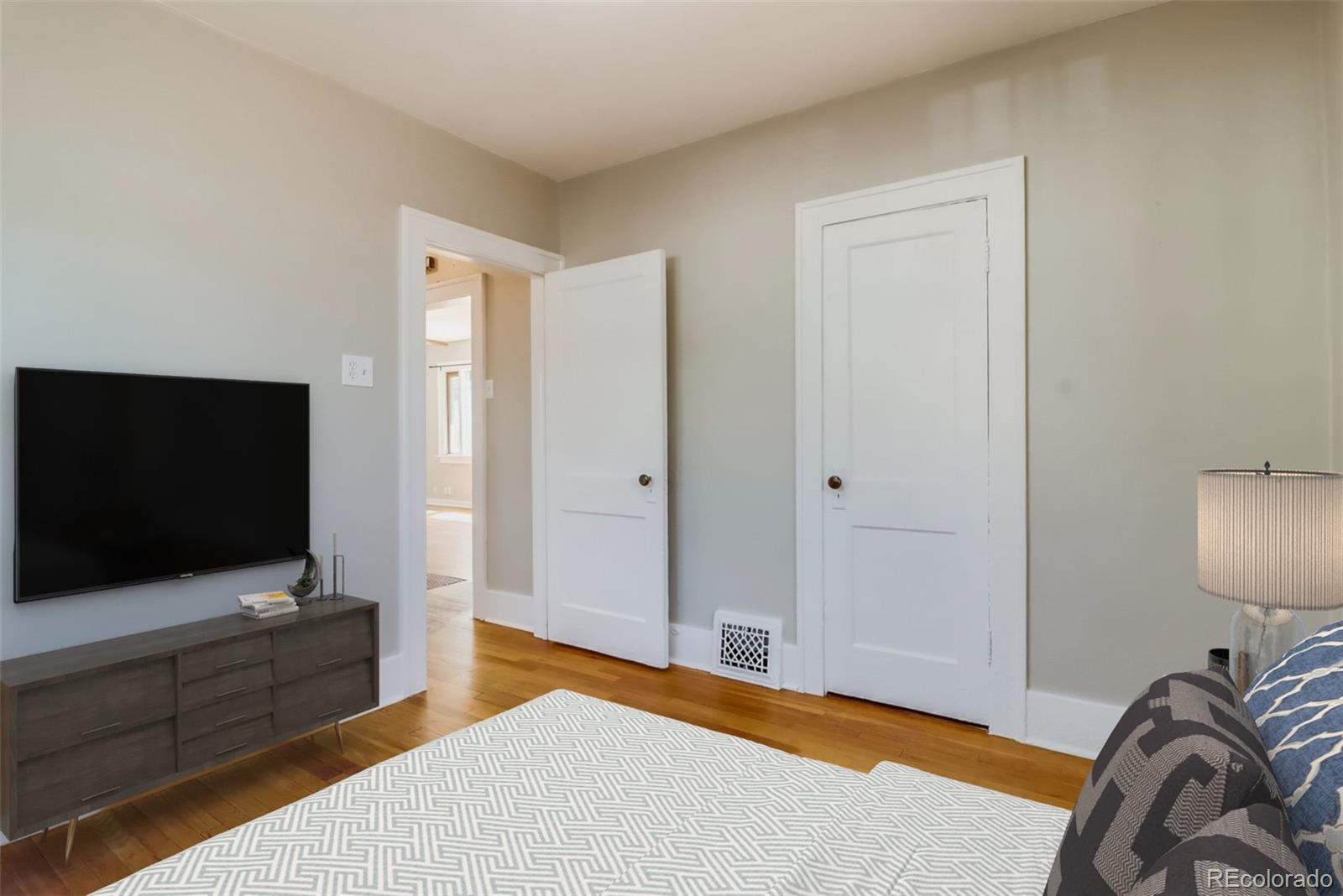 MLS Image #14 for 2295 s downing street,denver, Colorado