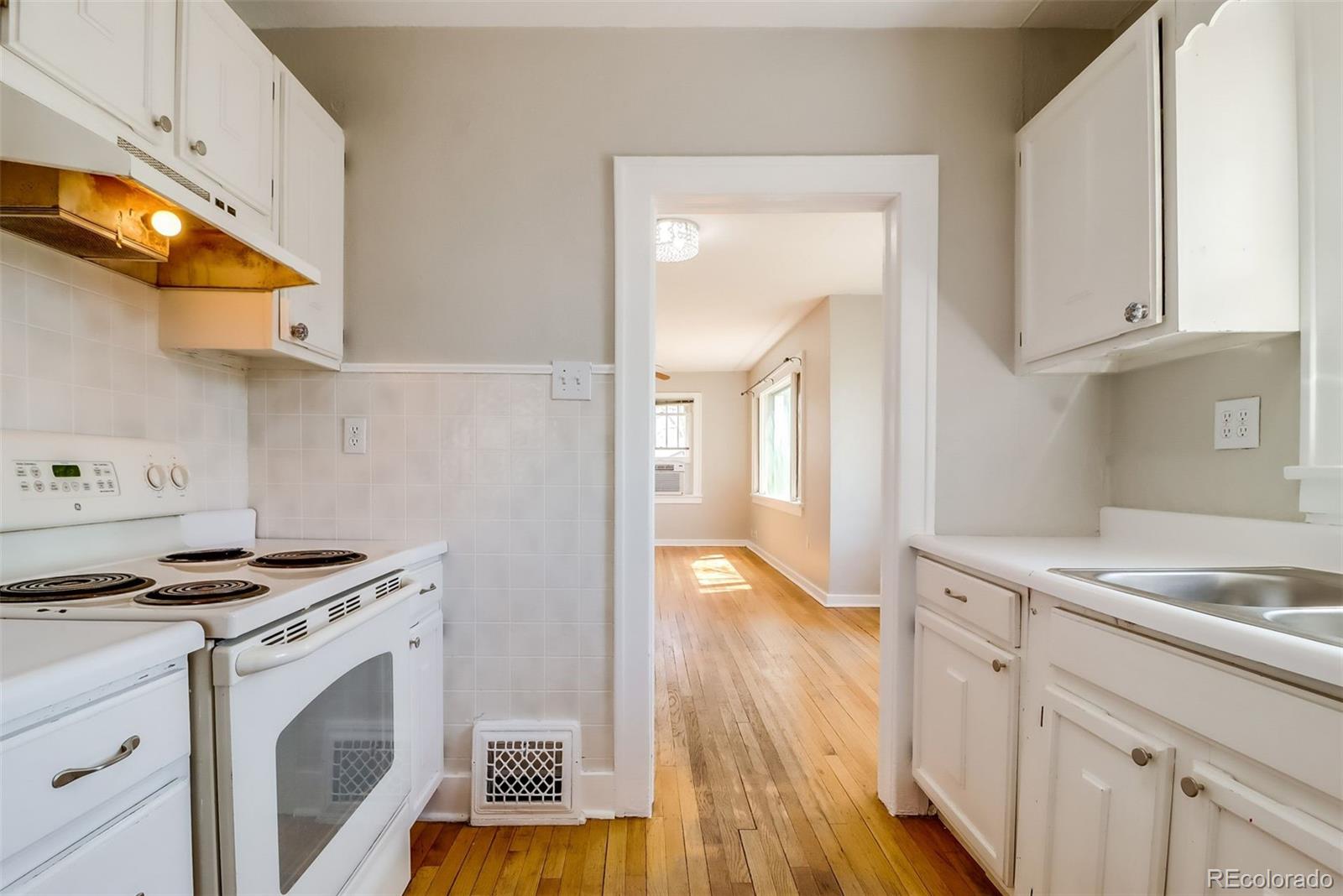MLS Image #6 for 2295 s downing street,denver, Colorado