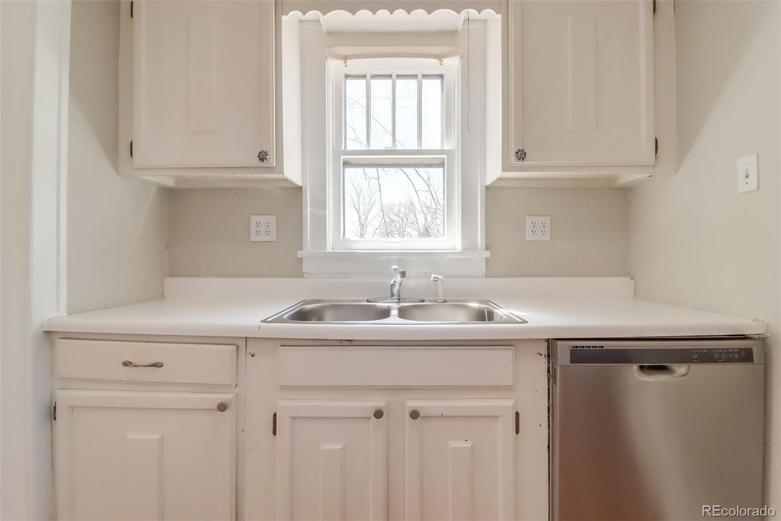 MLS Image #7 for 2295 s downing street,denver, Colorado